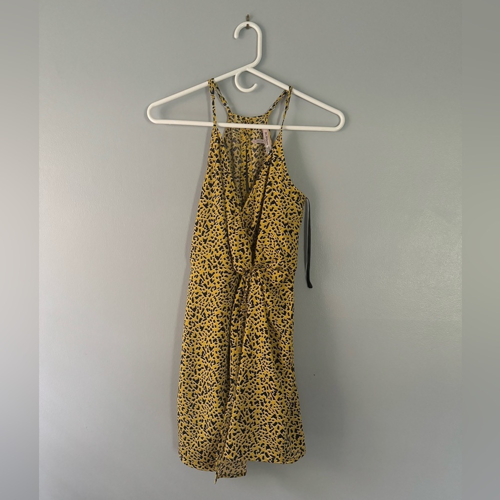 BCBG wrap Yellow and Black Dress Sz 2/ small as seen on Rent the Runway - Picture 4 of 8